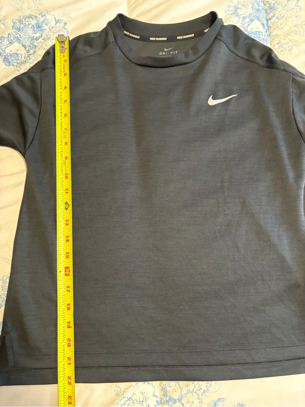 Nike Running Shirt Men's Medium Black Dri-FIT Long Sleeve Top Athletic Gym Sport